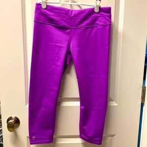 Athleta Sonar Capri leggings size M purple/pink